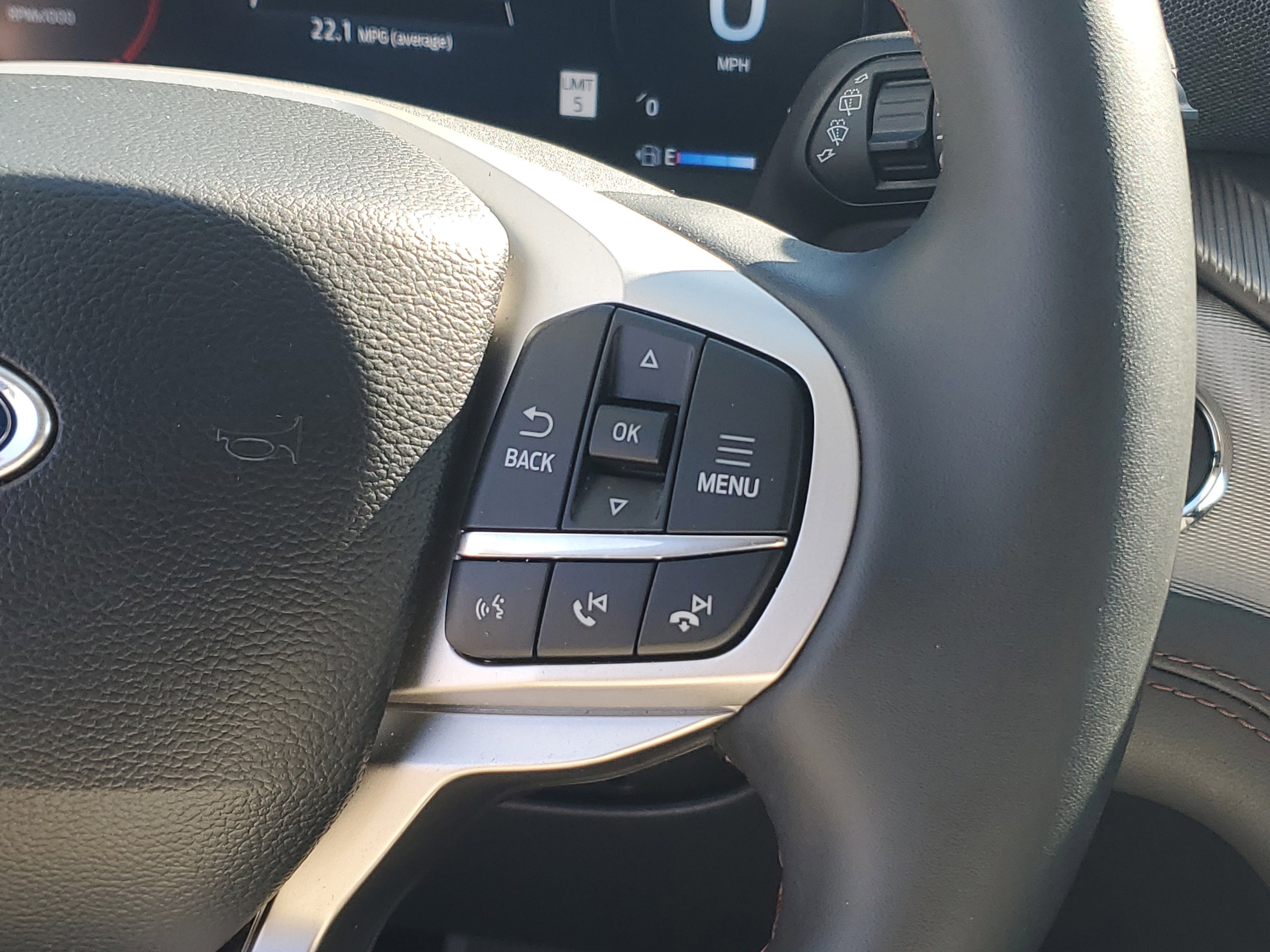 Used 2025 Ford Explorer Active RWD image 28