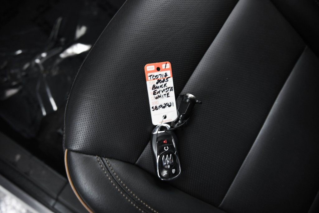 Used 2025 Buick Envista Avenir image 3