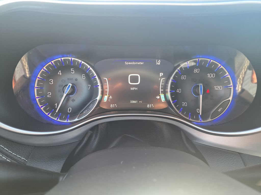 Used 2025 Chrysler Pacifica Limited FWD image 12