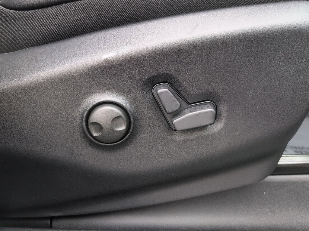 New 2026 Chrysler Pacifica Limited image 11