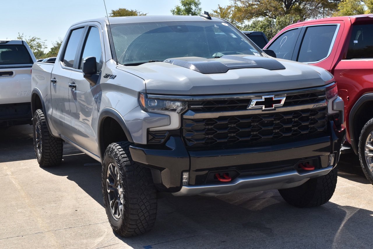 Used 2024 Chevrolet Silverado 1500 ZR2 w/ Technology Package AWD/4WD image 4