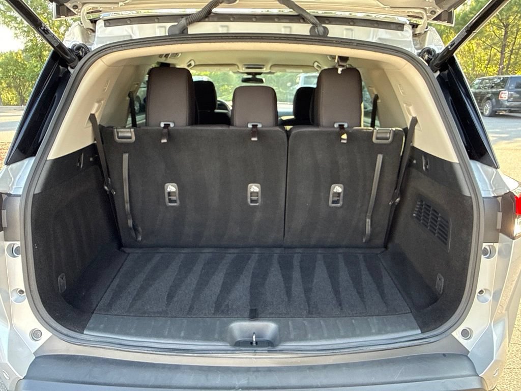 Used 2025 Nissan Pathfinder SV FWD image 37