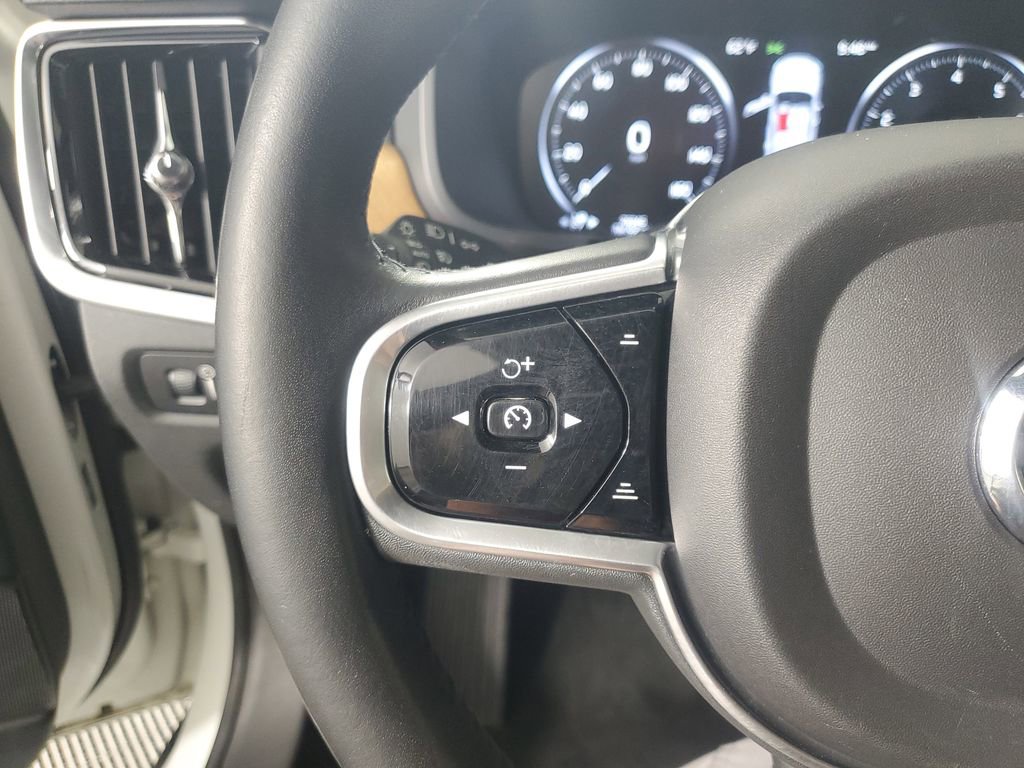 Used 2017 Volvo S90 T6 Inscription w/ Vision Package image 25