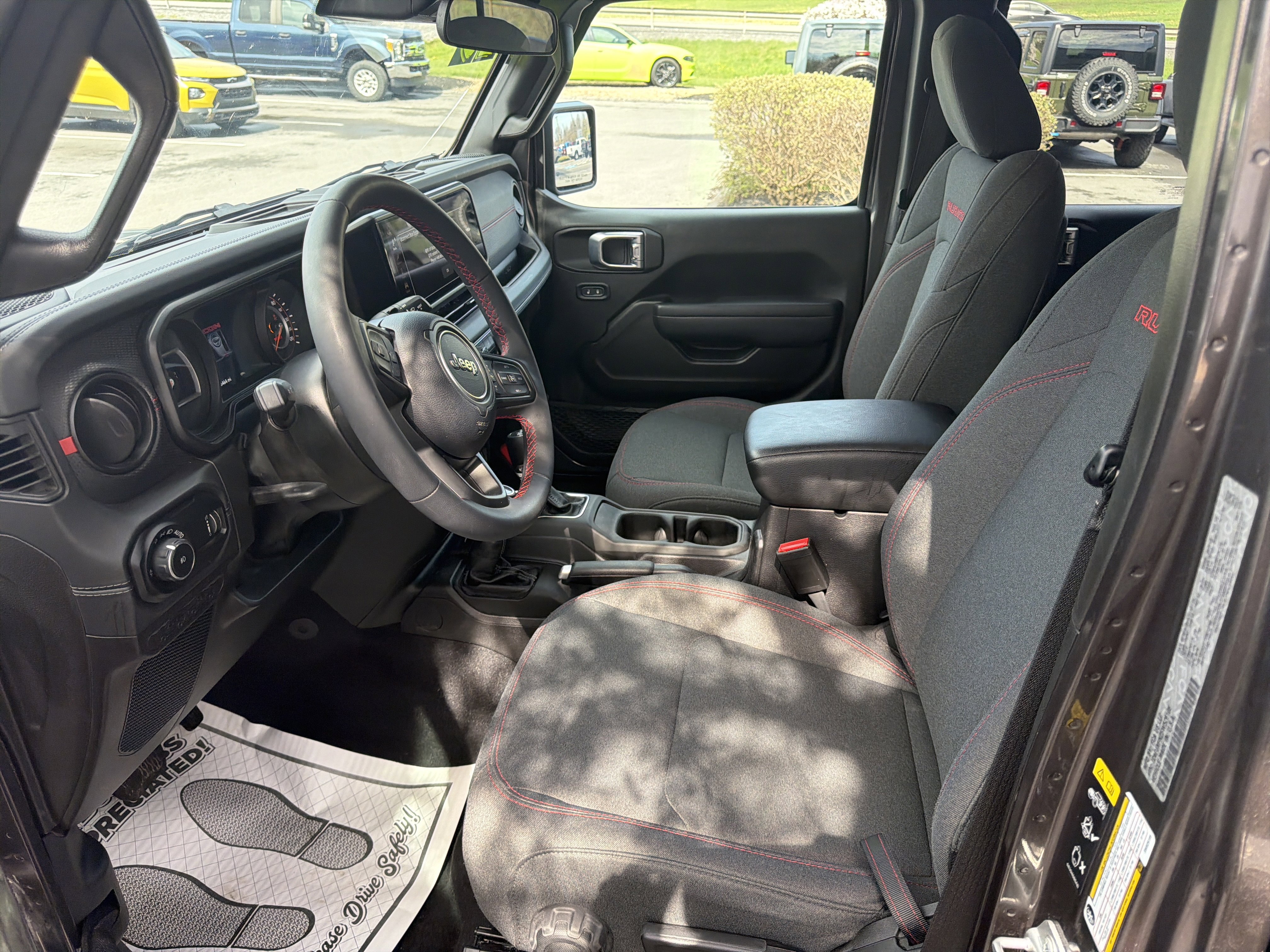 Used 2025 Jeep Wrangler Unlimited Rubicon image 12