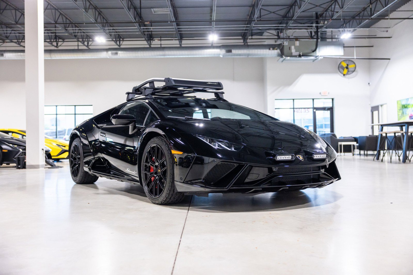 Used 2024 Lamborghini Huracan Sterrato AWD/4WD image 3