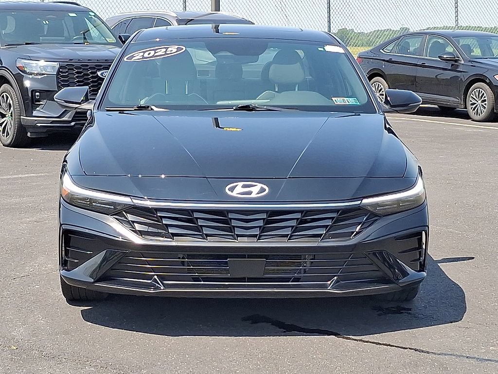 Used 2025 Hyundai Elantra Limited FWD video 2