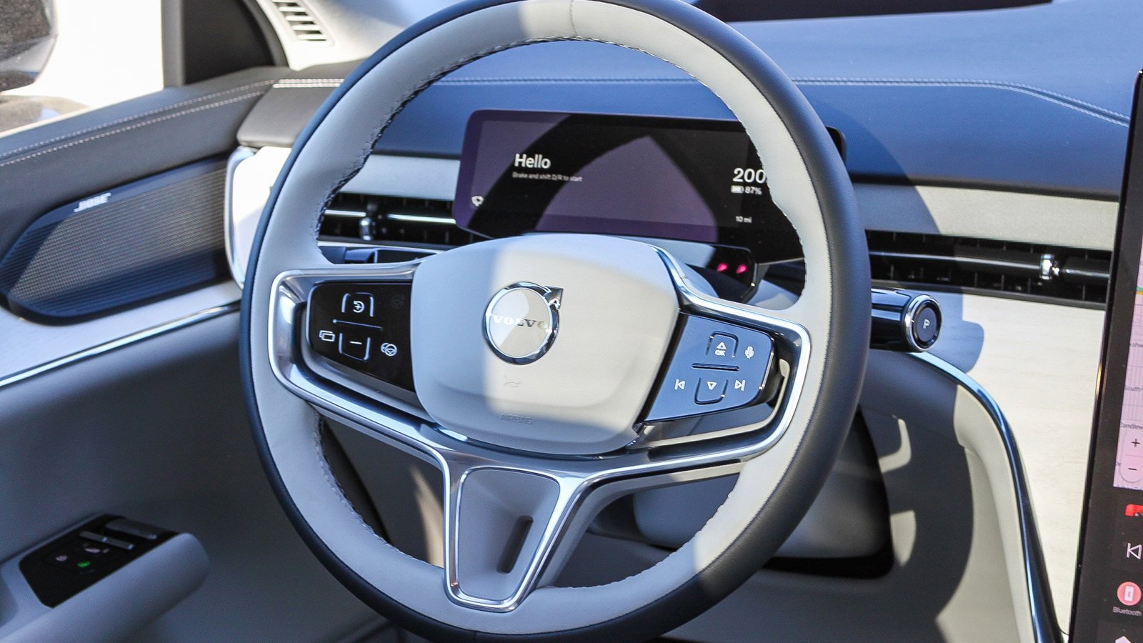 New 2025 Volvo EX90 Plus w/ Protection Package Premier image 18