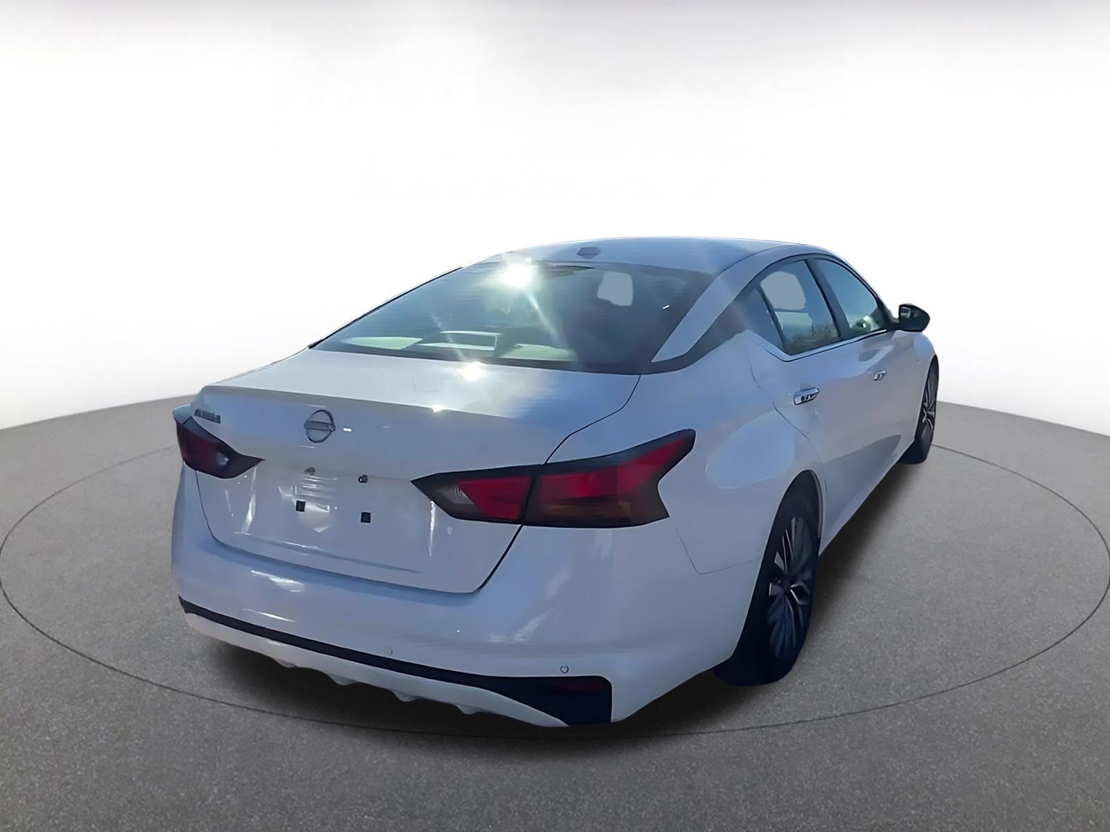 Used 2025 Nissan Altima 2.5 SV image 12