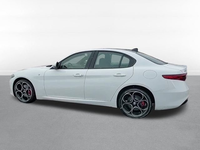 Used 2023 Alfa Romeo Giulia Ti AWD/4WD image 6