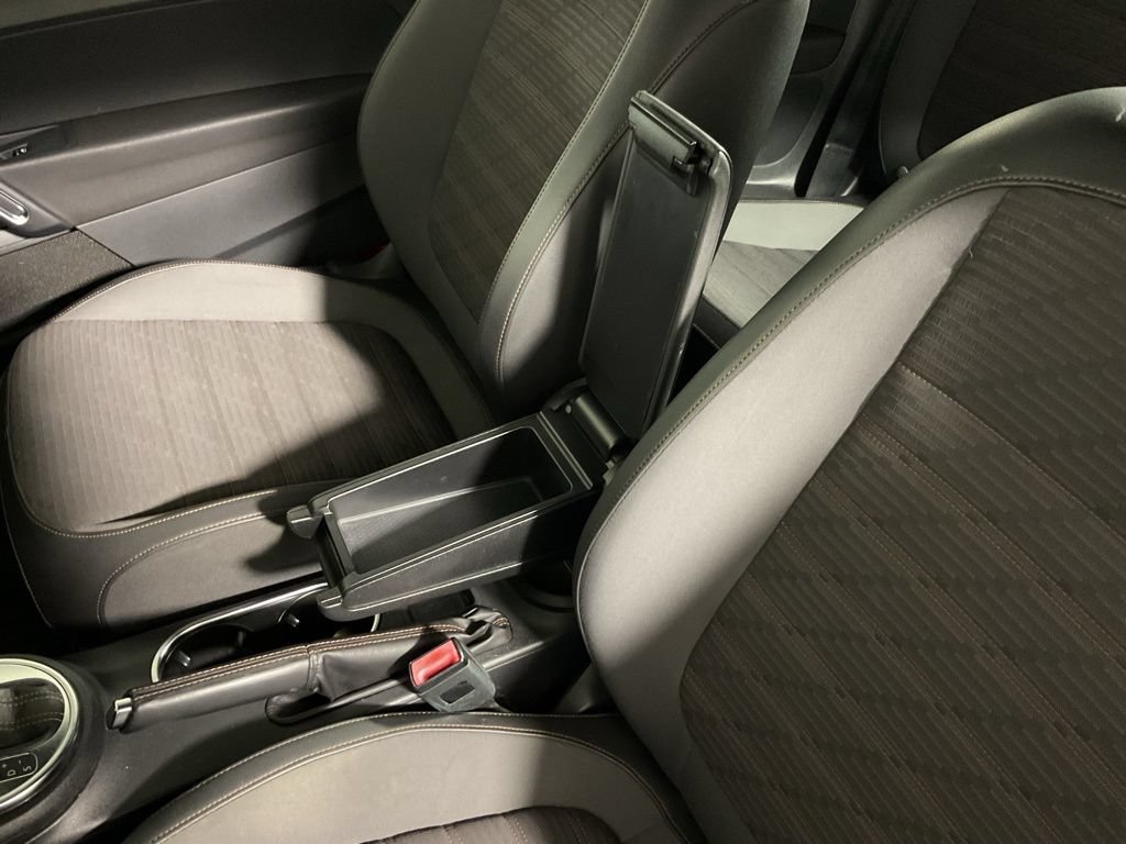 Used 2013 Volkswagen Beetle Turbo FWD image 30