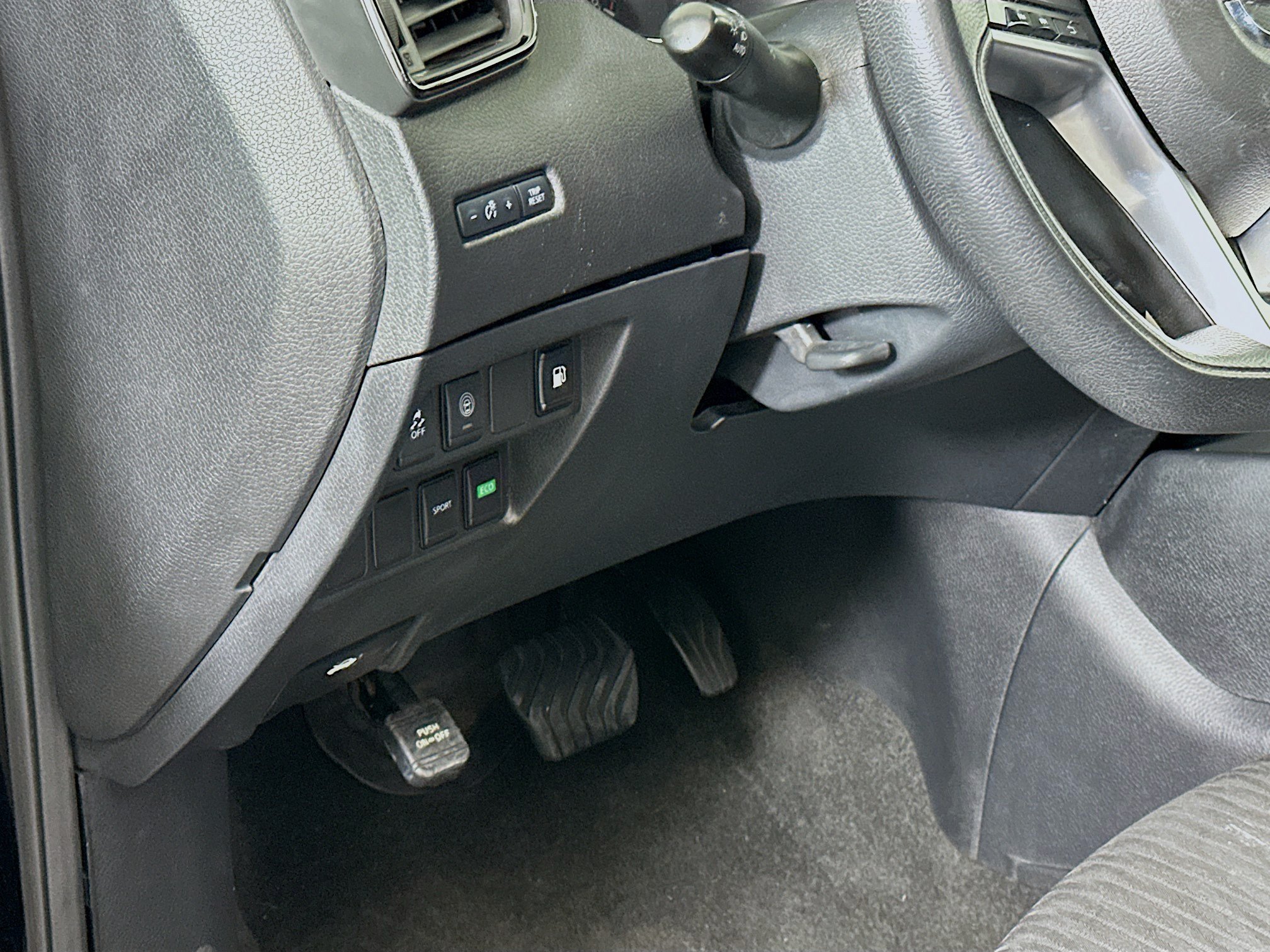 Used 2020 Nissan Rogue S FWD image 16