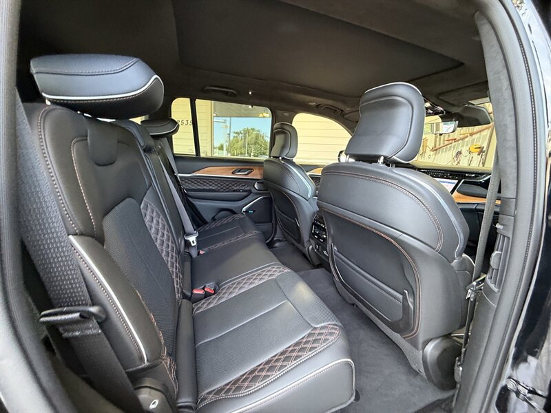 Used 2023 Jeep Grand Cherokee Summit AWD/4WD image 13