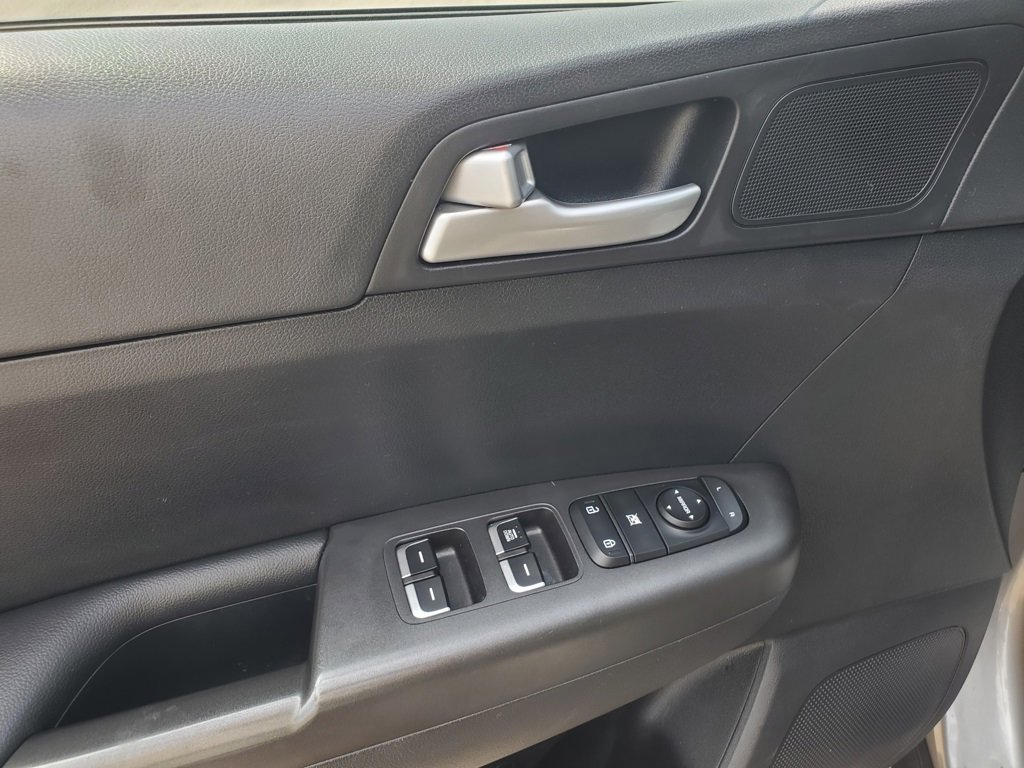 Used 2021 Kia Sportage LX image 30