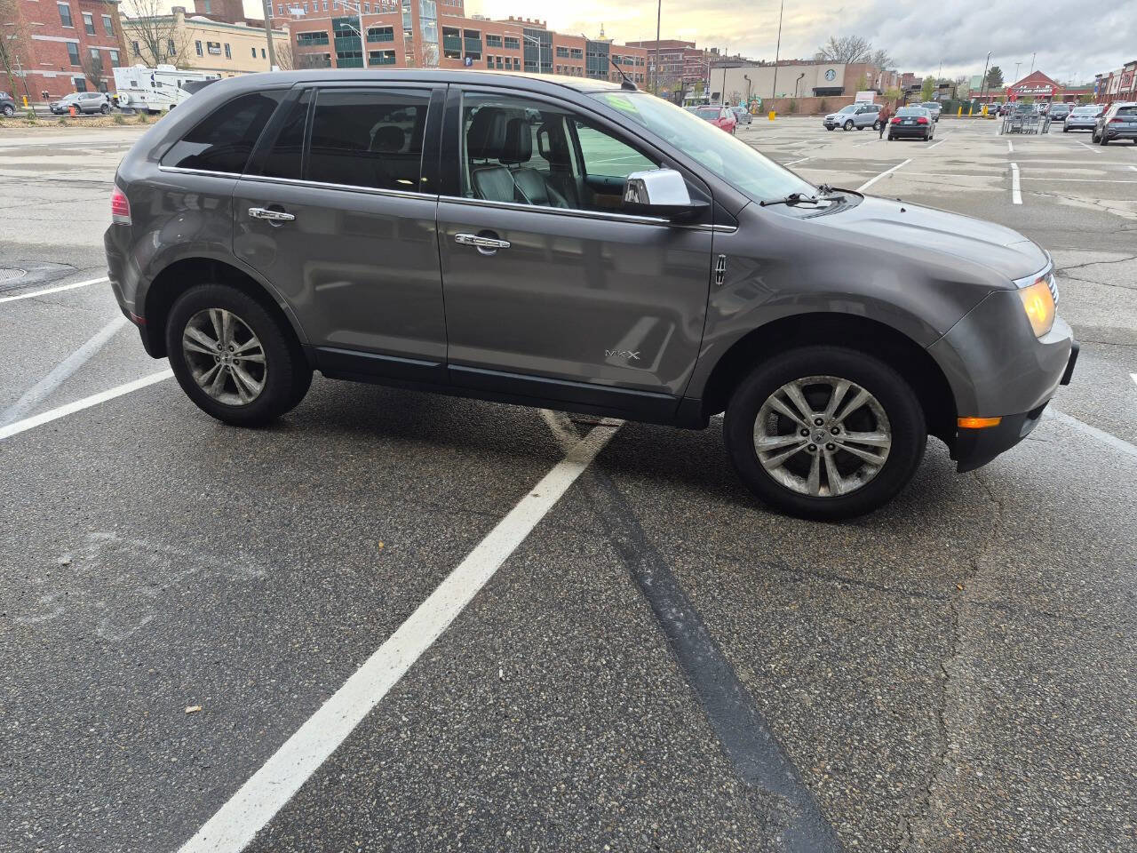 Used 2010 Lincoln MKX AWD image 3