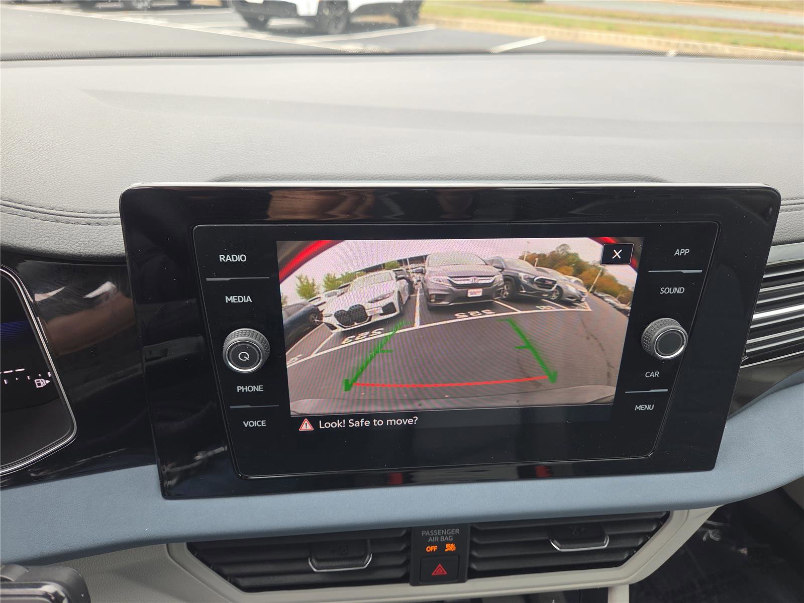 Certified 2025 Volkswagen Jetta SE w/ Sunroof Package image 20