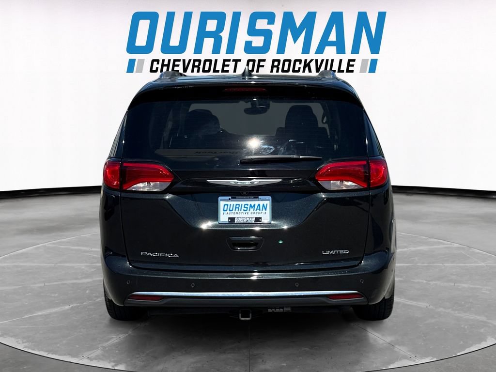 Used 2018 Chrysler Pacifica Limited w/ Tire & Wheel Group FWD image 5