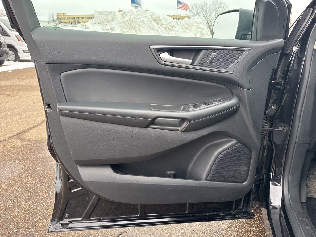 Used 2021 Ford Edge SE image 27