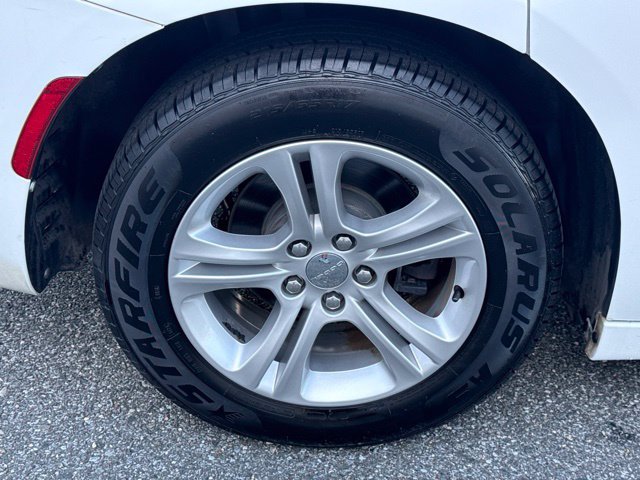Used 2019 Dodge Charger SXT RWD image 19