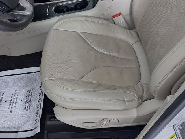 Used 2017 Lincoln MKC Reserve w/ Lincoln MKC Climate Package AWD/4WD image 19