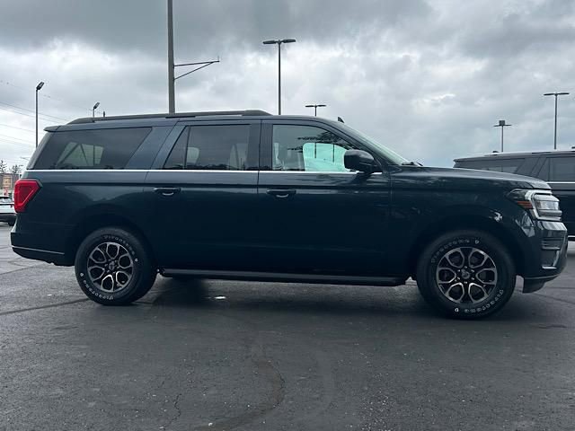Used 2022 Ford Expedition Max XLT image 4