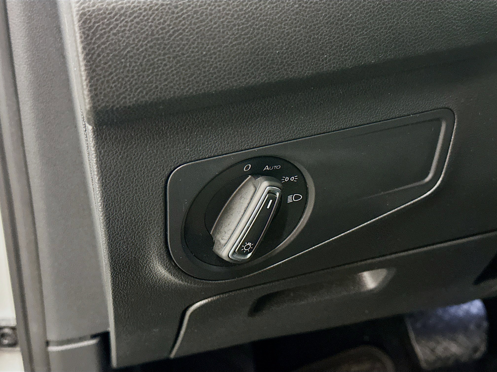 Used 2022 Volkswagen Tiguan SE image 17