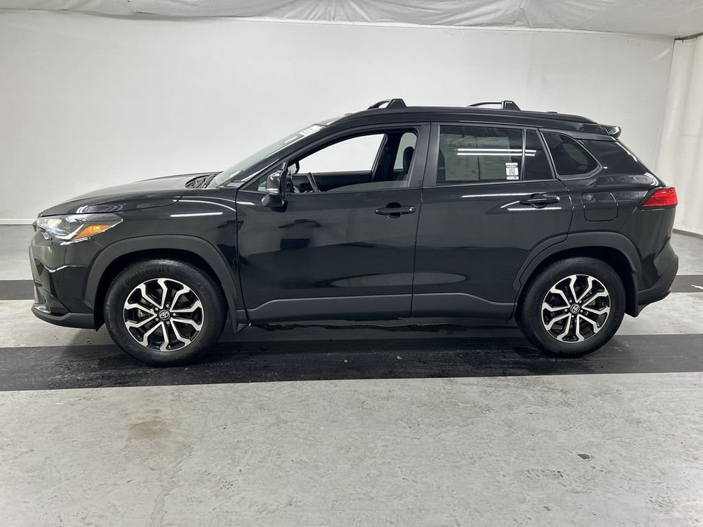 Used 2025 Toyota Corolla Cross AWD Hybrid w/ Moonroof Package image 6