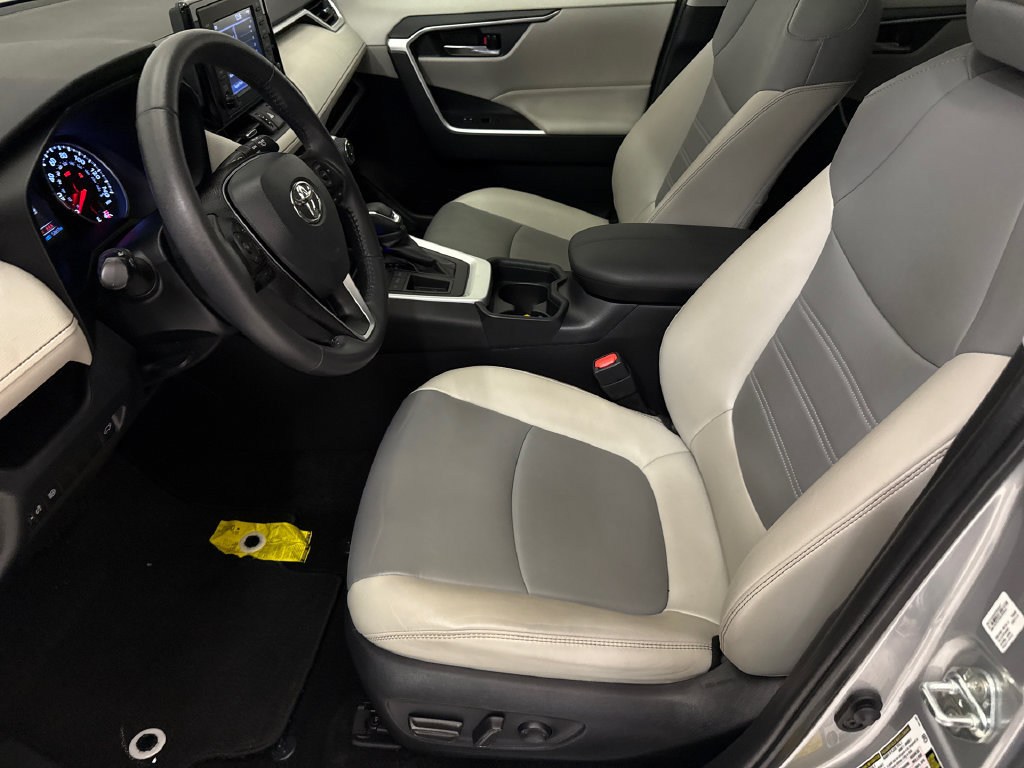 Used 2020 Toyota RAV4 XLE Premium FWD image 19