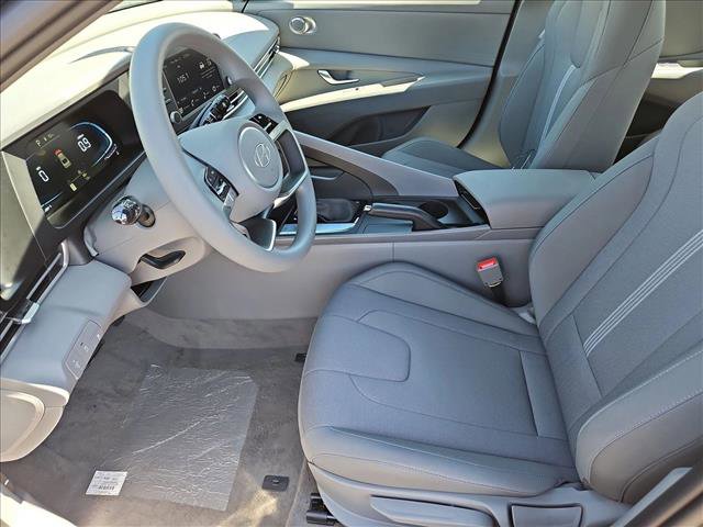 New 2026 Hyundai Elantra SE image 4