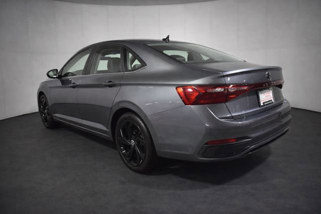 Used 2025 Volkswagen Jetta SE image 6