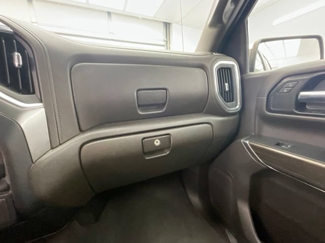 Used 2020 Chevrolet Silverado 1500 LT w/ Convenience Package AWD/4WD image 11