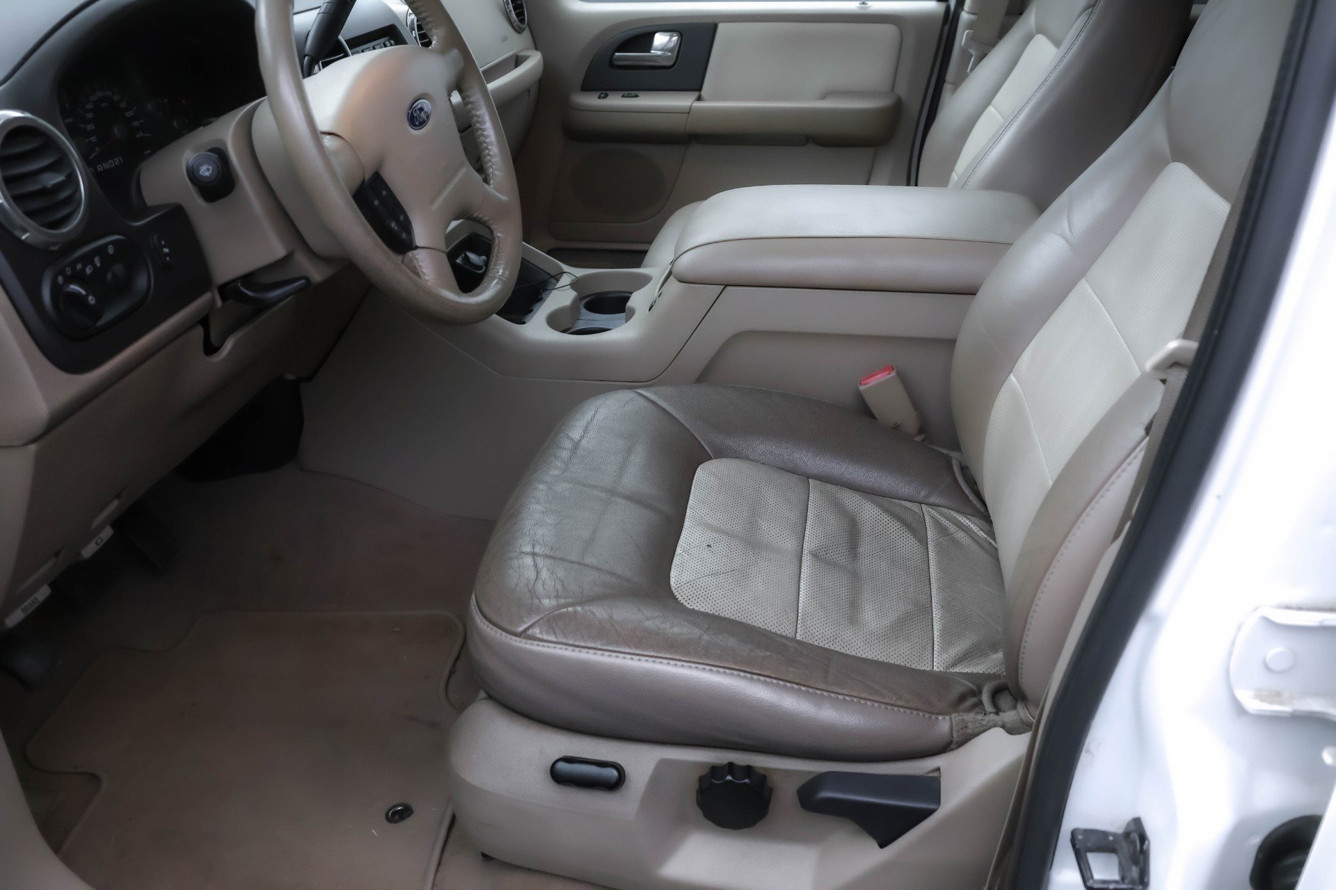 Used 2004 Ford Expedition Eddie Bauer image 5