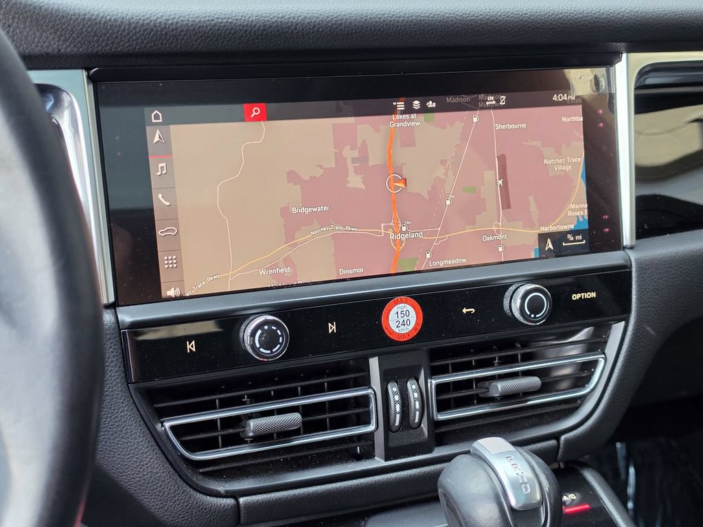 Certified 2023 Porsche Macan AWD/4WD image 12
