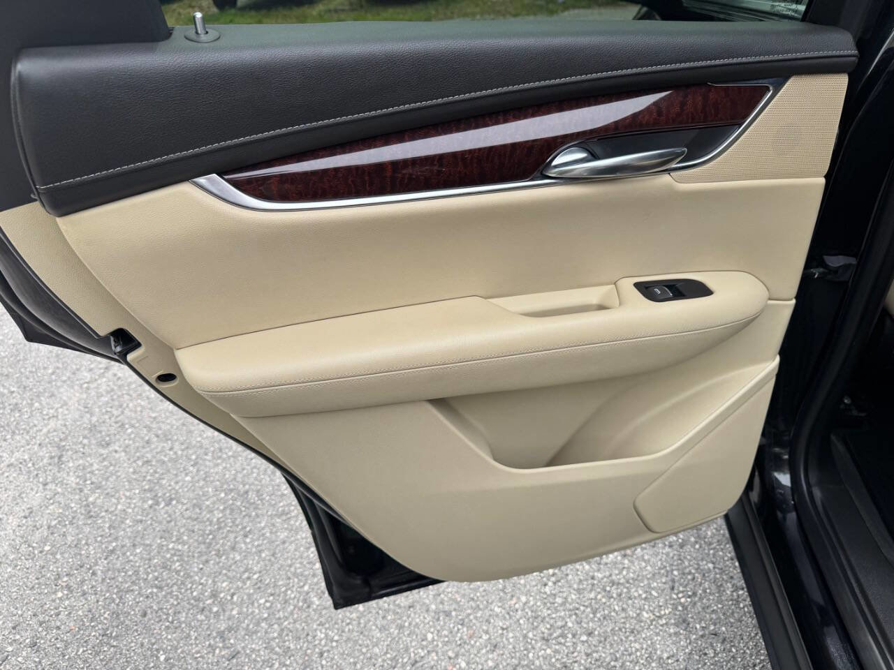 Used 2017 Cadillac XT5 Luxury w/ Driver Awareness Package image 25