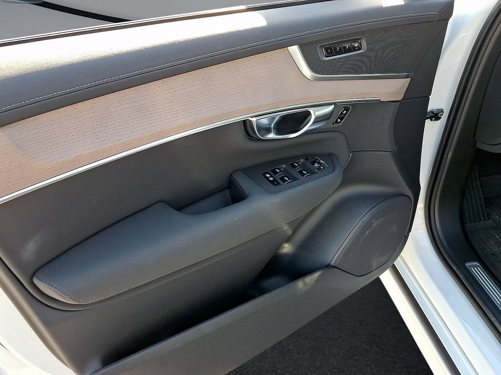 Certified 2025 Volvo XC90 B5 Core AWD/4WD image 16