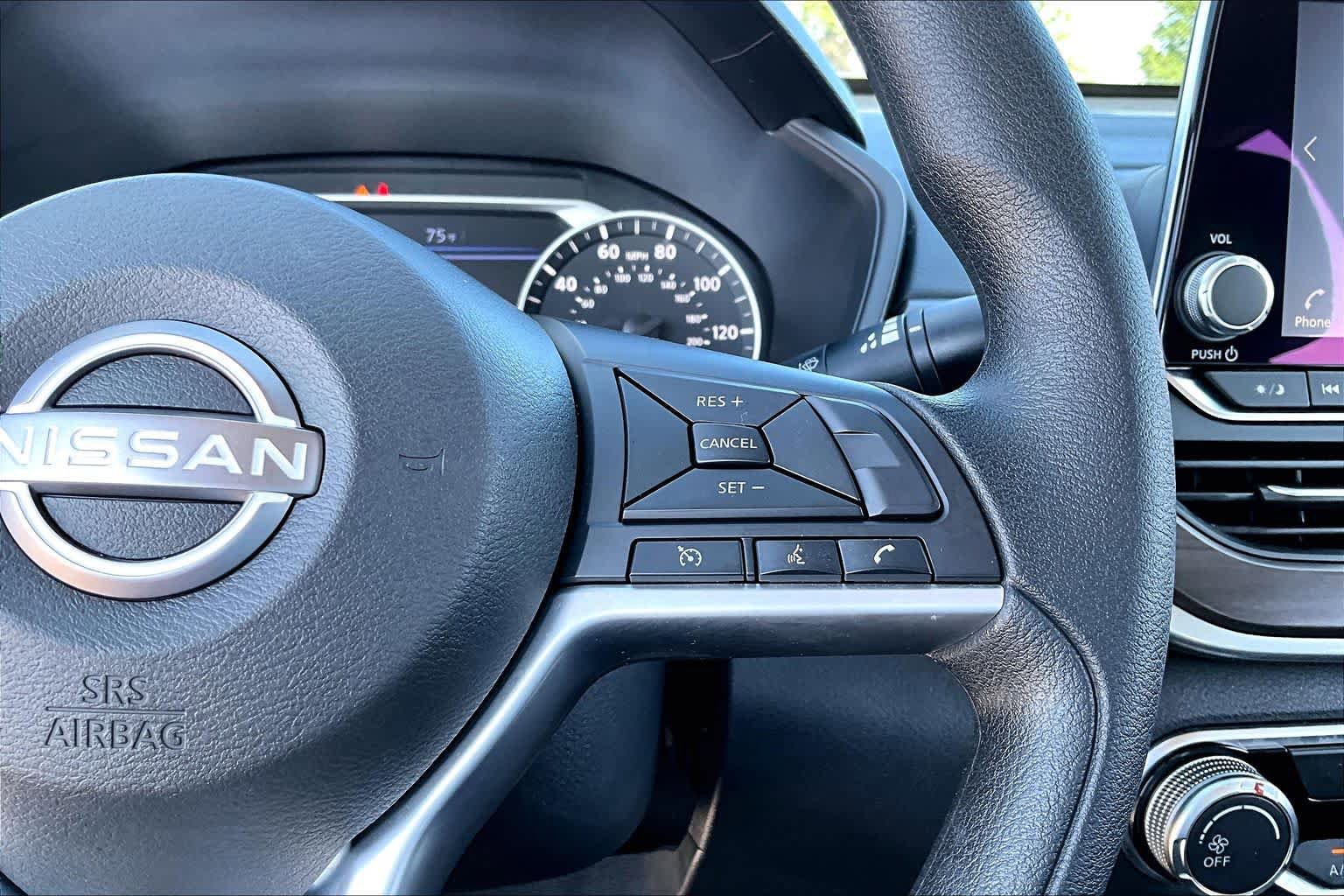 Used 2025 Nissan Altima 2.5 SV FWD image 25
