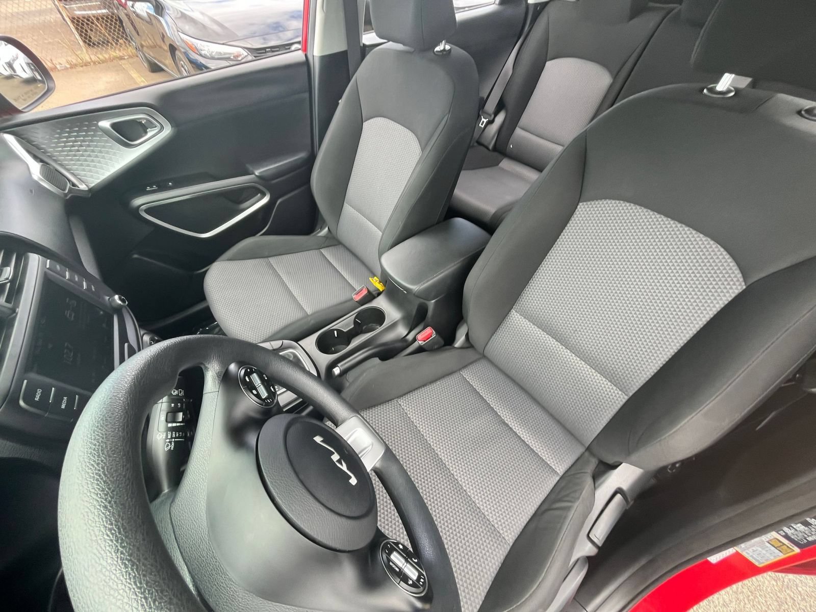 Used 2025 Kia Soul LX w/ LX Technology Package FWD image 33