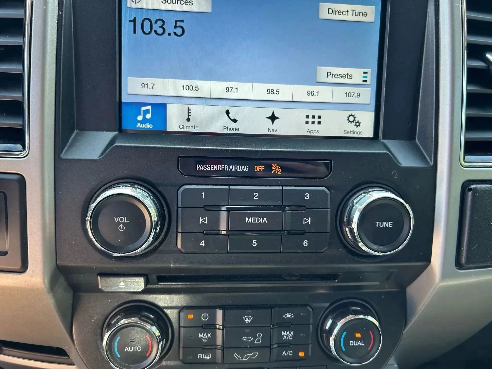 Used 2018 Ford F150 Lariat RWD image 21
