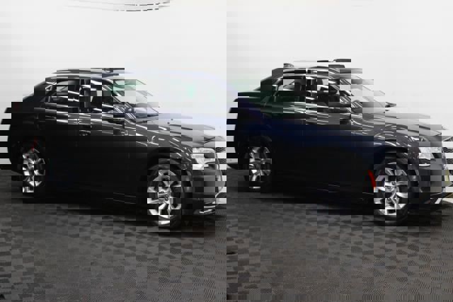 Used 2016 Chrysler 300 Limited image 3