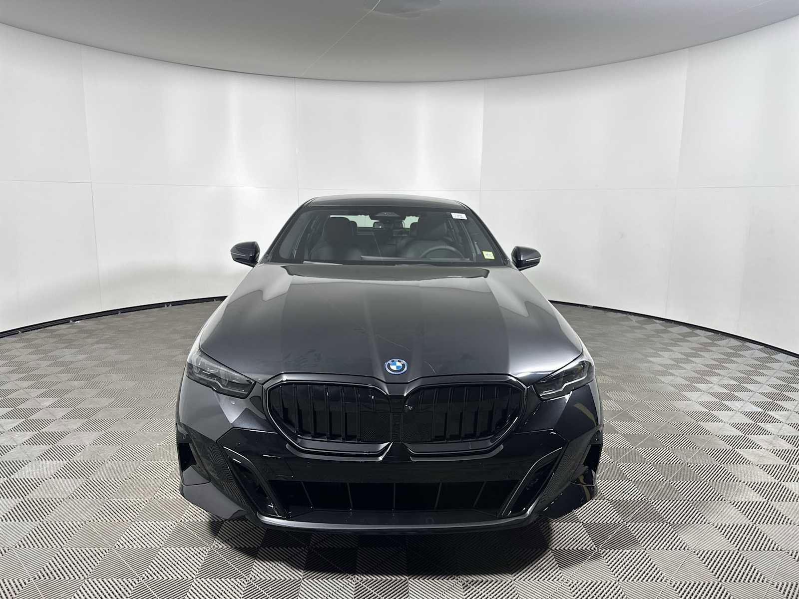 New 2026 BMW 550e xDrive w/ Executive Package image 5