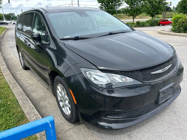 Used 2023 Chrysler Voyager LX FWD image 4