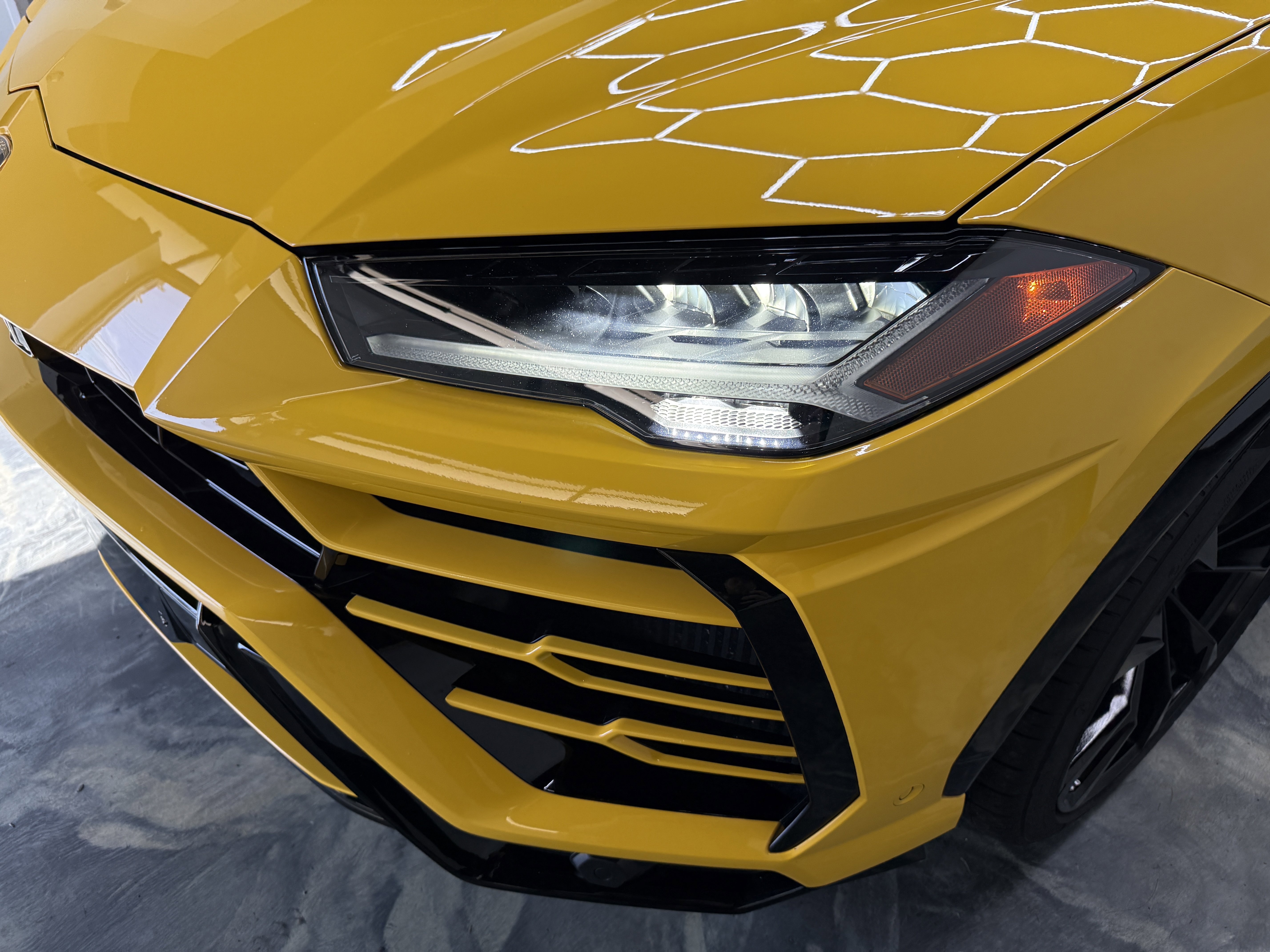 Used 2019 Lamborghini Urus AWD/4WD image 32