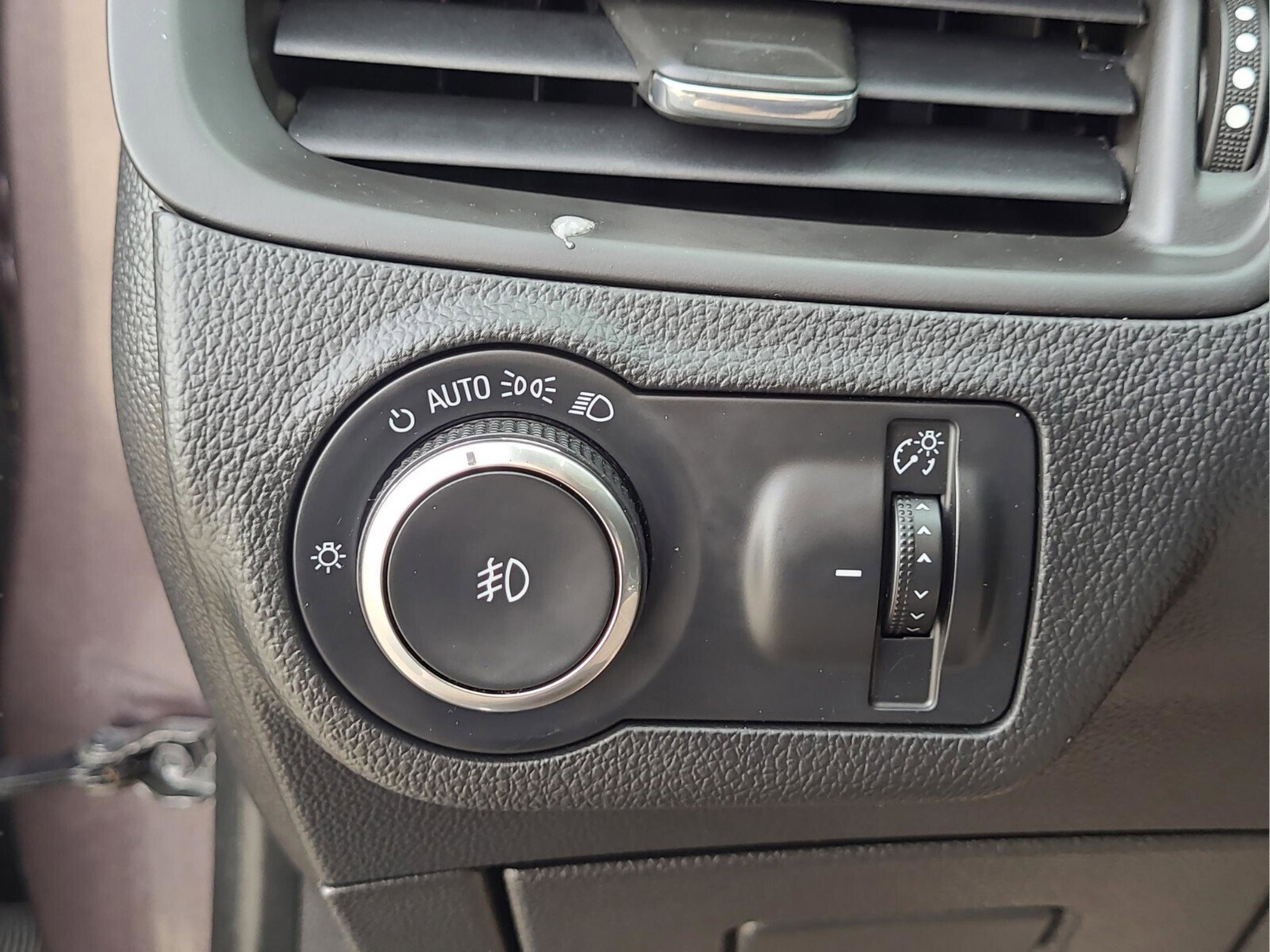 Used 2017 Buick Envision Essence image 25