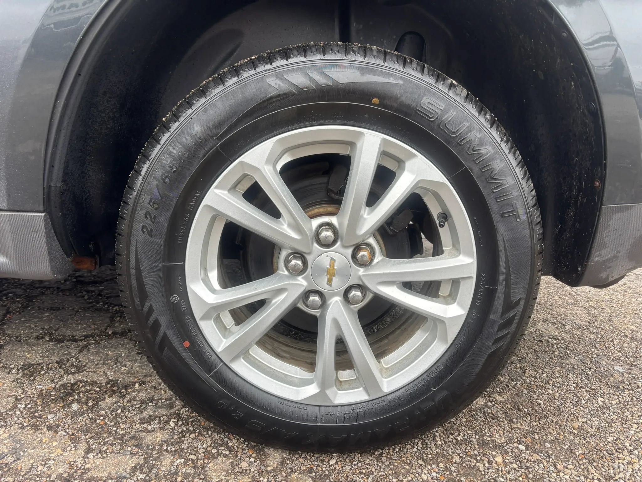 Used 2017 Chevrolet Equinox LS AWD/4WD image 2
