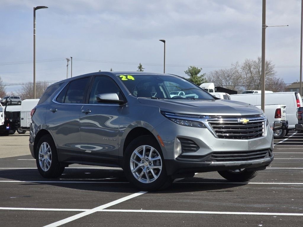 Used 2024 Chevrolet Equinox LT image 2