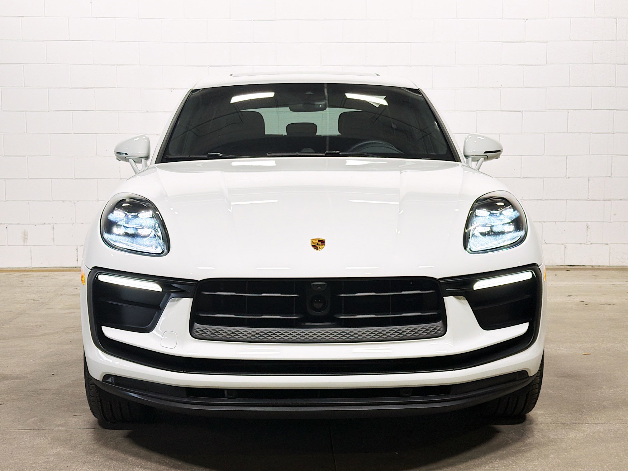 Used 2025 Porsche Macan image 9