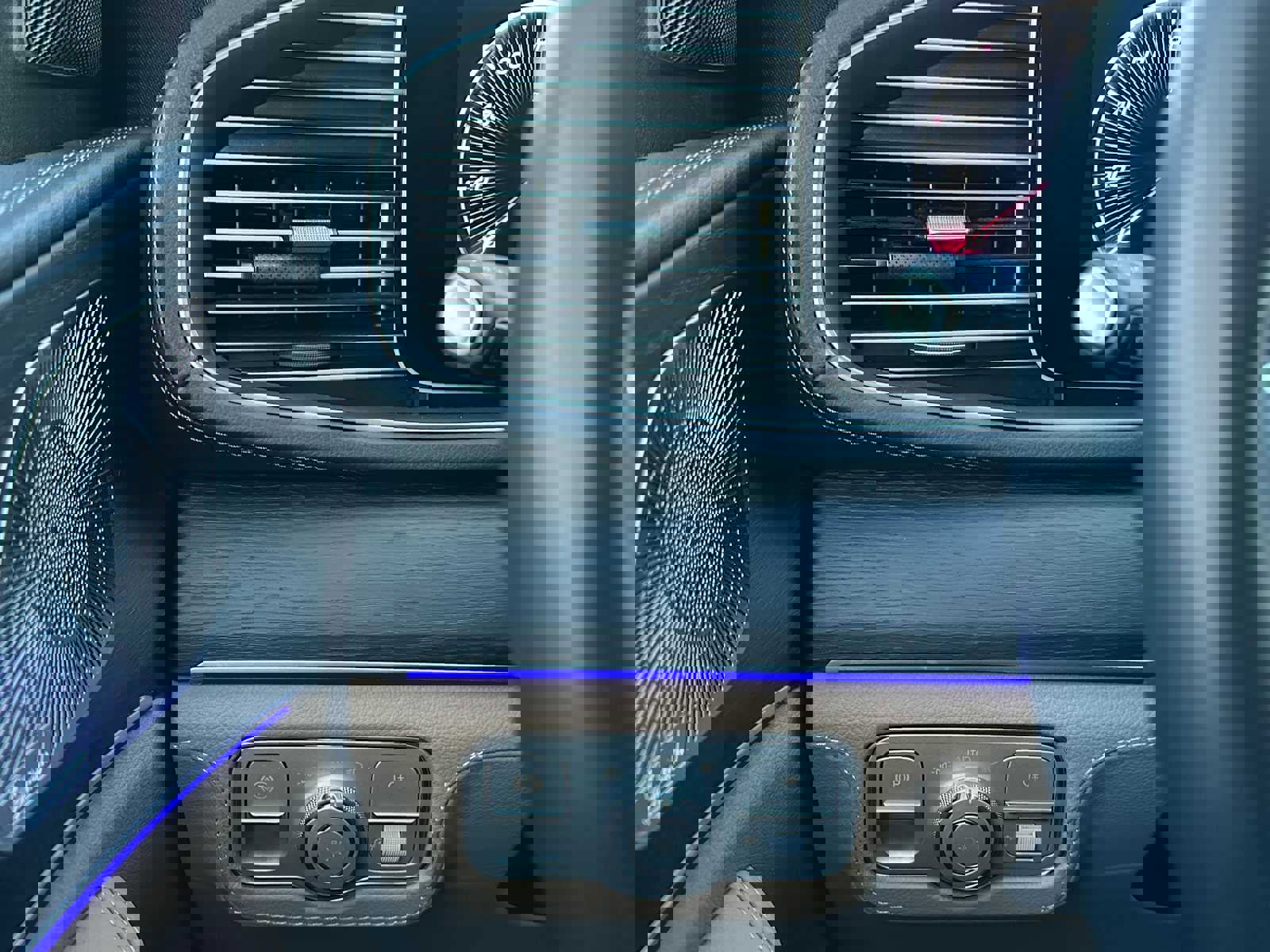 Used 2024 Mercedes-Benz GLE 450 4MATIC image 36