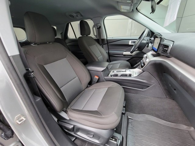 Used 2023 Ford Explorer XLT image 18
