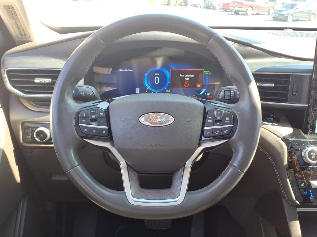 Used 2022 Ford Explorer Platinum w/ Premium Technology Package image 34