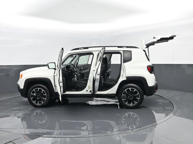 Used 2023 Jeep Renegade Latitude AWD/4WD image 30