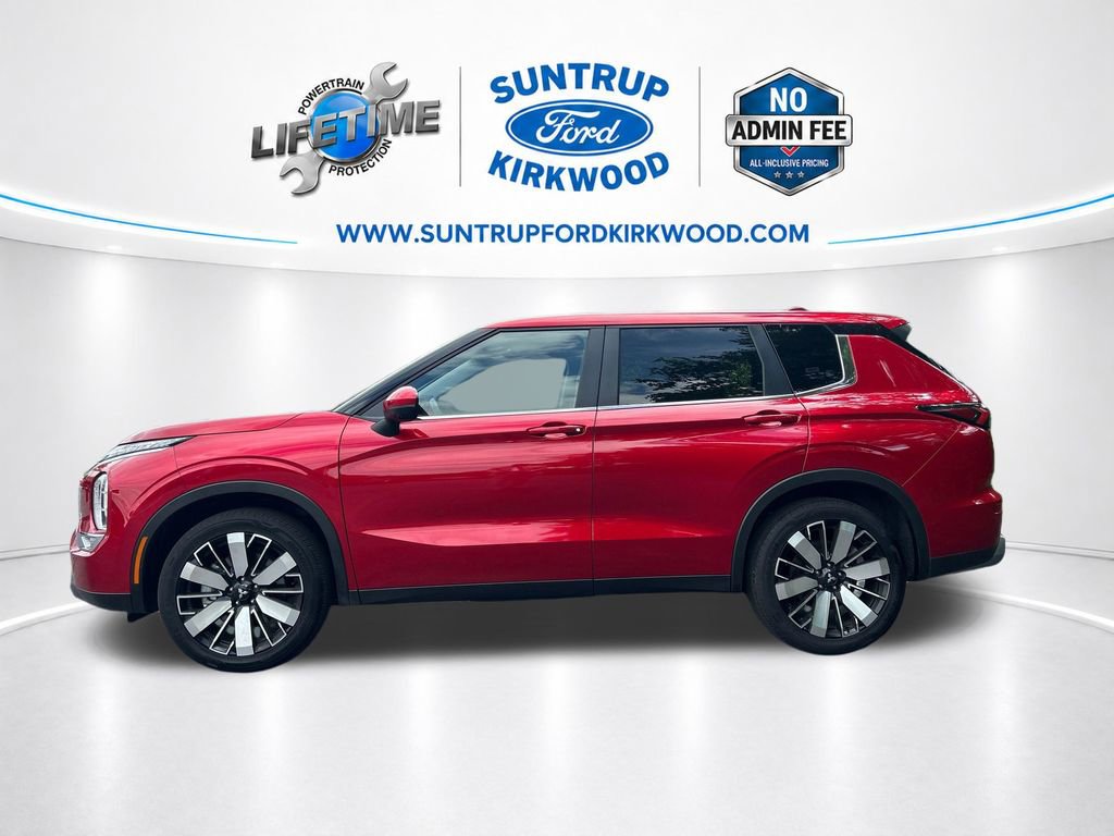 Used 2025 Mitsubishi Outlander SE AWD/4WD image 2